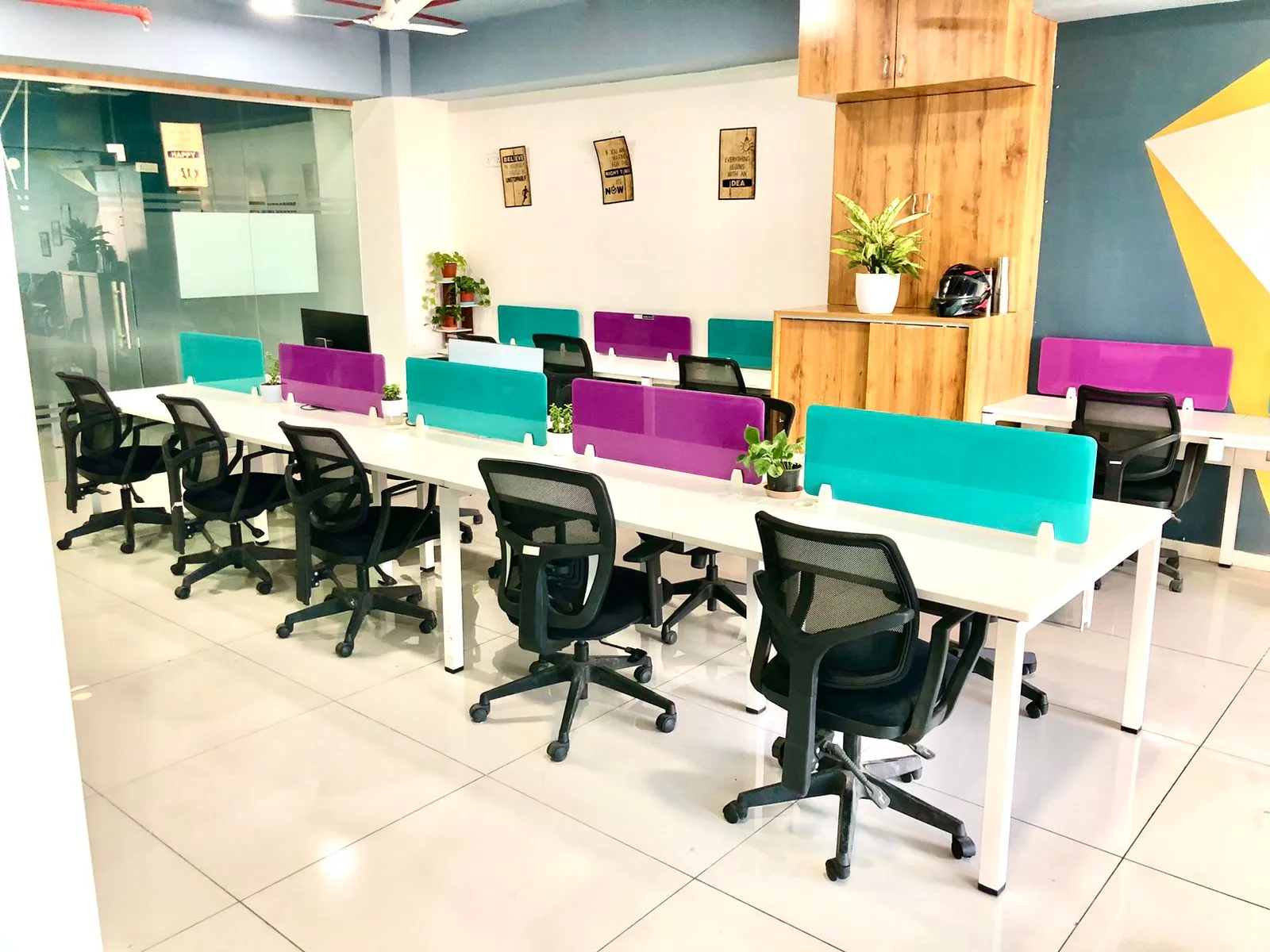 Collaborative coworking environment for startups